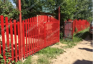 Забор евроштакетник горокой в Уральске цвет рубин